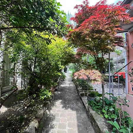 Le Grand Maulnes 住宿加早餐酒店 *